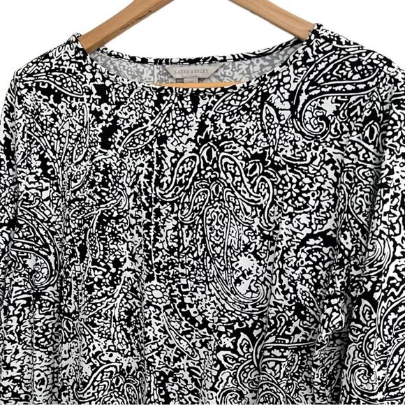 😊3/$30 Laura Ashley 1X B&W paisley tunic top. Buttery soft! - Picture 7 of 9
